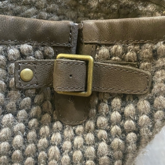 Ugg Australian Lyza grey boots -reposhed from @fashionista6869/Mary Beth E - Picture 7 of 8